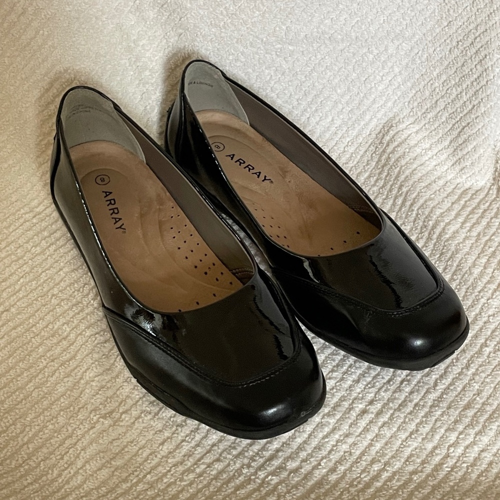 Like New Array Black Patent Leather Flats Size 8 Wide